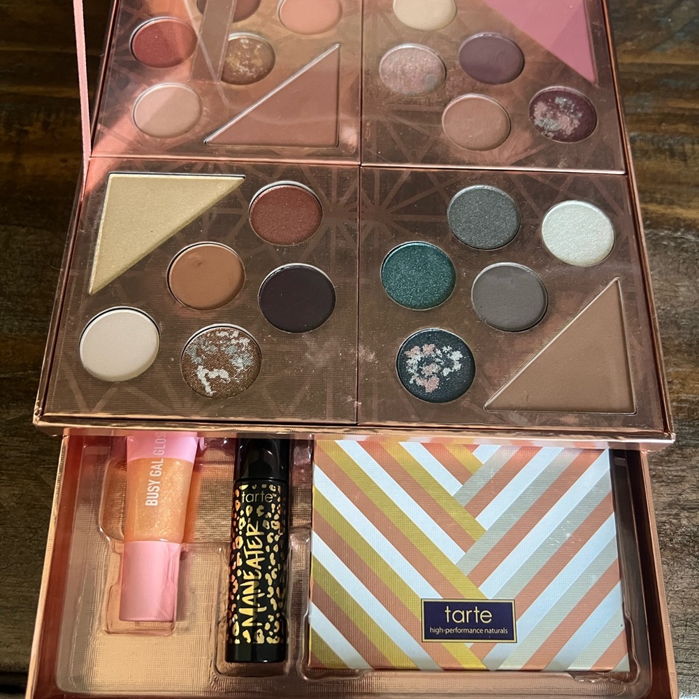 Never Used Tarte Eyeshadow Holiday Kit